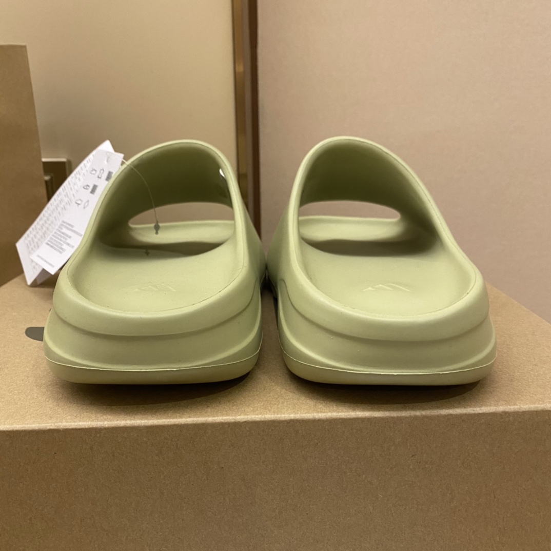 Unknown 全毒包装：扫毒卡一张 毒扣一对 手提袋 一个 配送阿迪高帮纯棉袜子一副