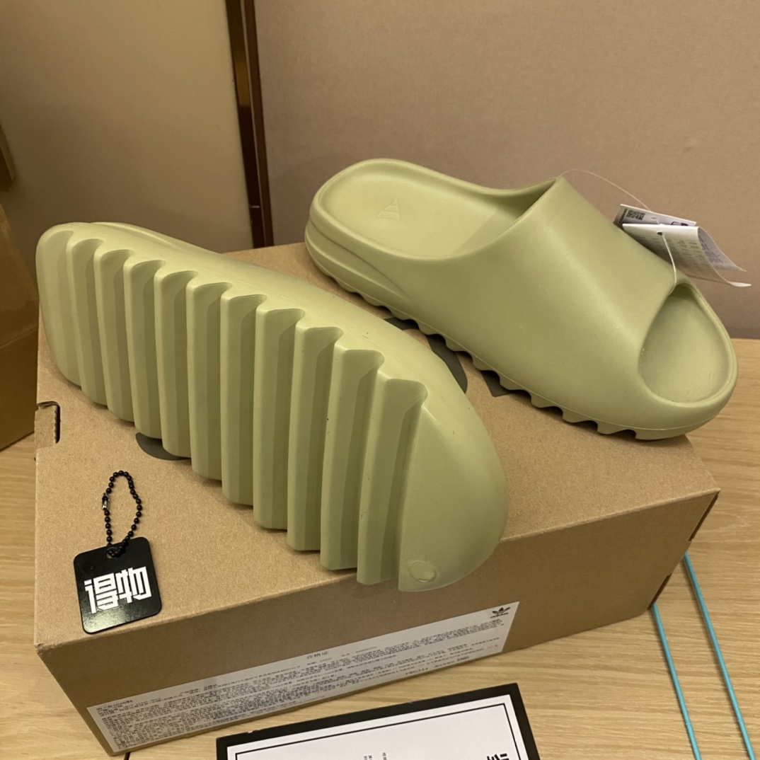 Unknown 全毒包装：扫毒卡一张 毒扣一对 手提袋 一个 配送阿迪高帮纯棉袜子一副