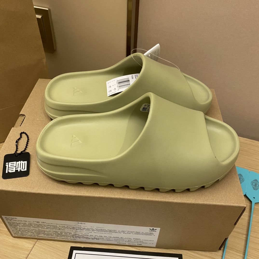 Unknown 全毒包装：扫毒卡一张 毒扣一对 手提袋 一个 配送阿迪高帮纯棉袜子一副