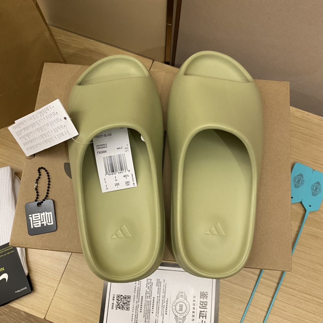 Unknown 全毒包装：扫毒卡一张 毒扣一对 手提袋 一个 配送阿迪高帮纯棉袜子一副