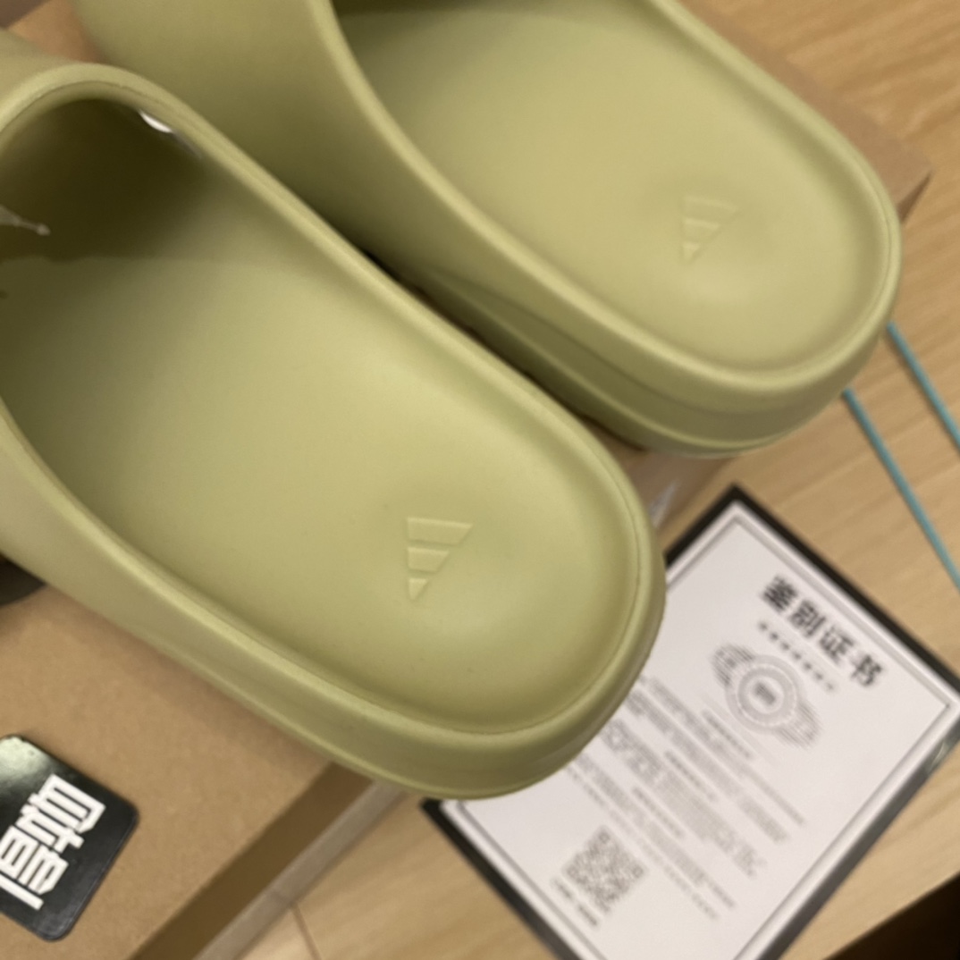Unknown 全毒包装：扫毒卡一张 毒扣一对 手提袋 一个 配送阿迪高帮纯棉袜子一副