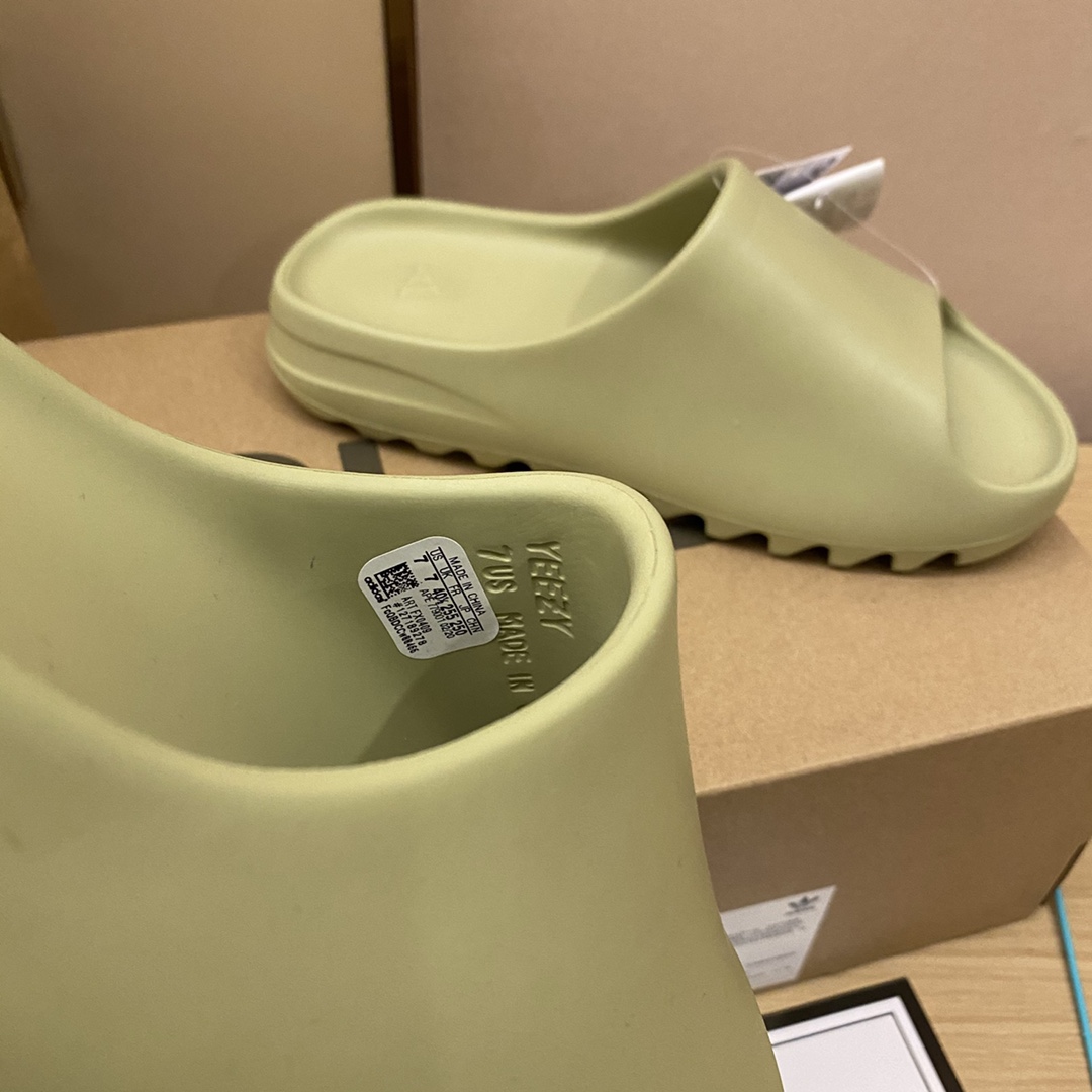 Unknown 全毒包装：扫毒卡一张 毒扣一对 手提袋 一个 配送阿迪高帮纯棉袜子一副