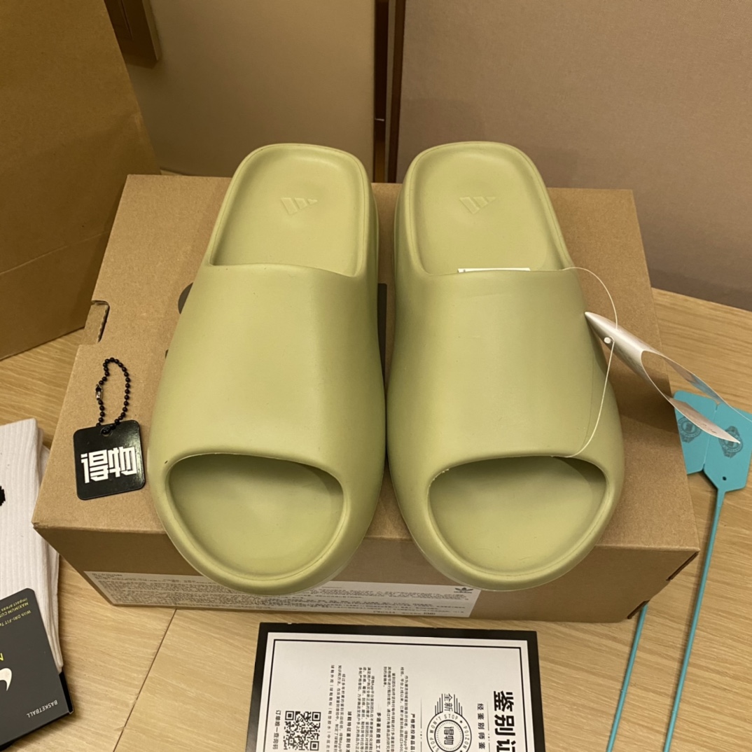 Unknown 全毒包装：扫毒卡一张 毒扣一对 手提袋 一个 配送阿迪高帮纯棉袜子一副