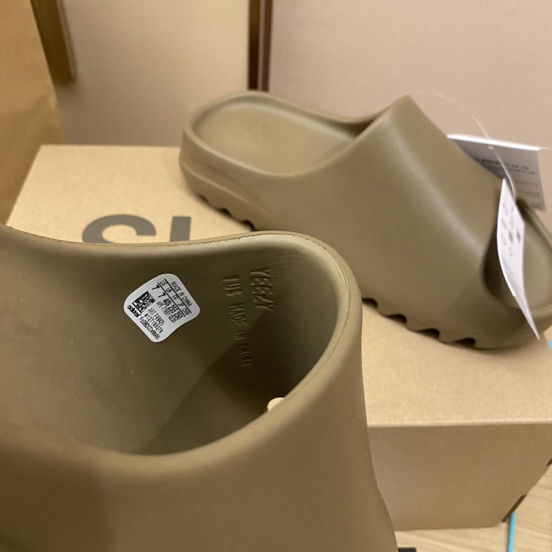 Unknown 全毒包装：扫毒卡一张 毒扣一对 手提袋 一个 配送阿迪高帮纯棉袜子一副