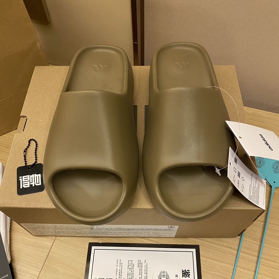 Unknown 全毒包装：扫毒卡一张 毒扣一对 手提袋 一个 配送阿迪高帮纯棉袜子一副