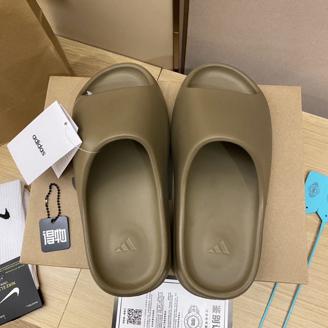 Unknown 全毒包装：扫毒卡一张 毒扣一对 手提袋 一个 配送阿迪高帮纯棉袜子一副
