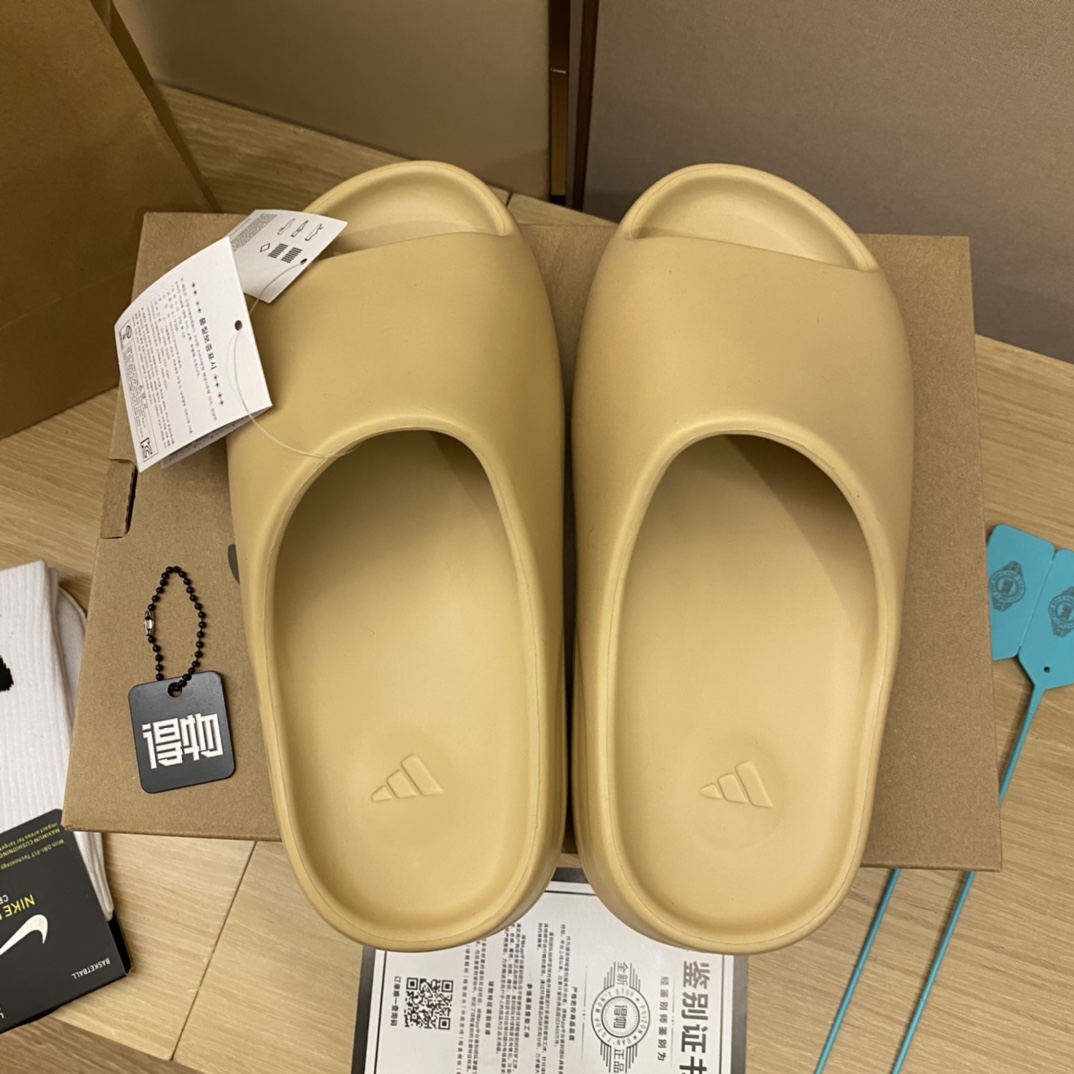 Unknown 全毒包装：扫毒卡一张 毒扣一对 手提袋 一个 配送阿迪高帮纯棉袜子一副