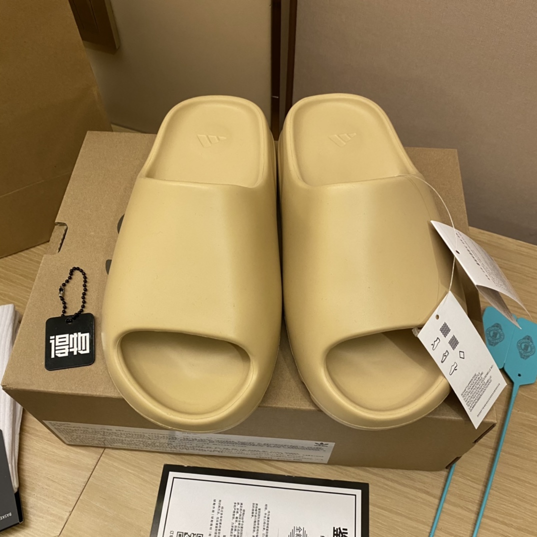 Unknown 全毒包装：扫毒卡一张 毒扣一对 手提袋 一个 配送阿迪高帮纯棉袜子一副