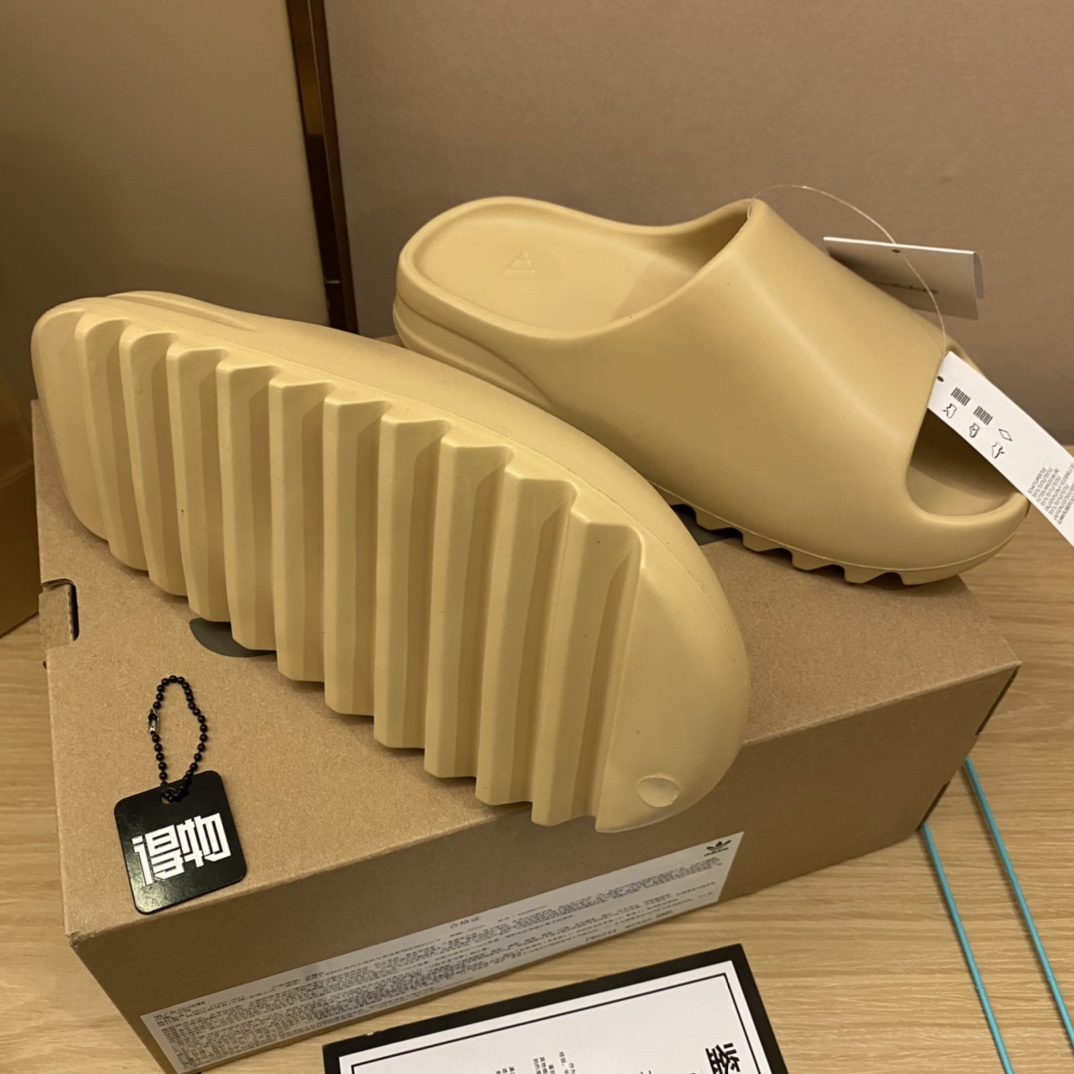 Unknown 全毒包装：扫毒卡一张 毒扣一对 手提袋 一个 配送阿迪高帮纯棉袜子一副