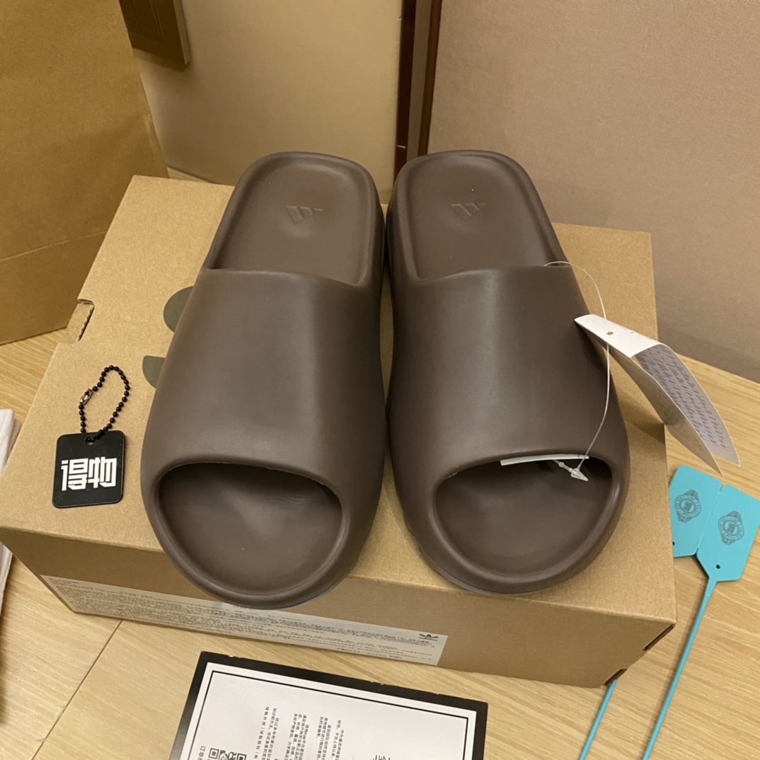 Unknown 全毒包装：扫毒卡一张 毒扣一对 手提袋 一个 配送阿迪高帮纯棉袜子一副