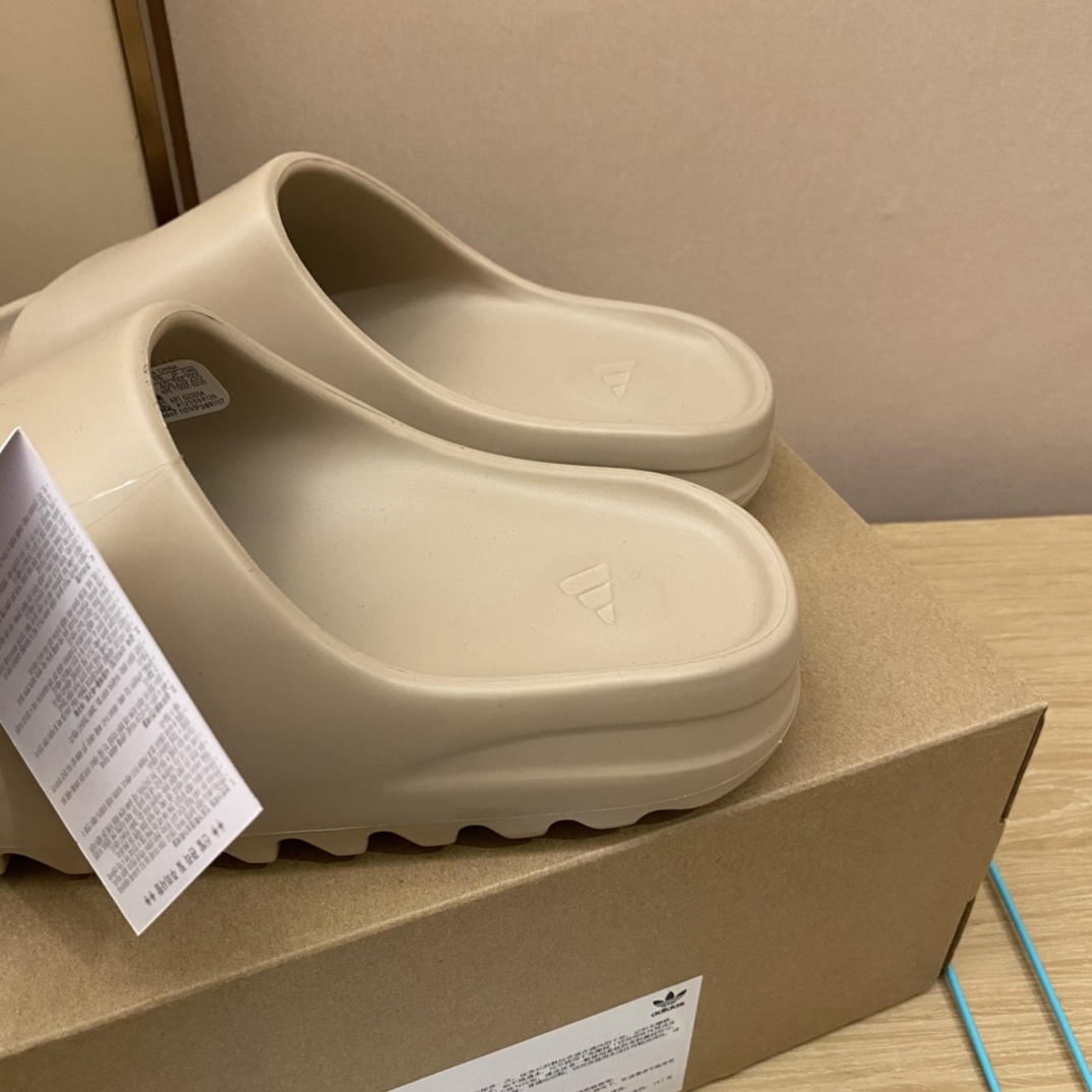 Unknown 全毒包装：扫毒卡一张 毒扣一对 手提袋 一个 配送阿迪高帮纯棉袜子一副