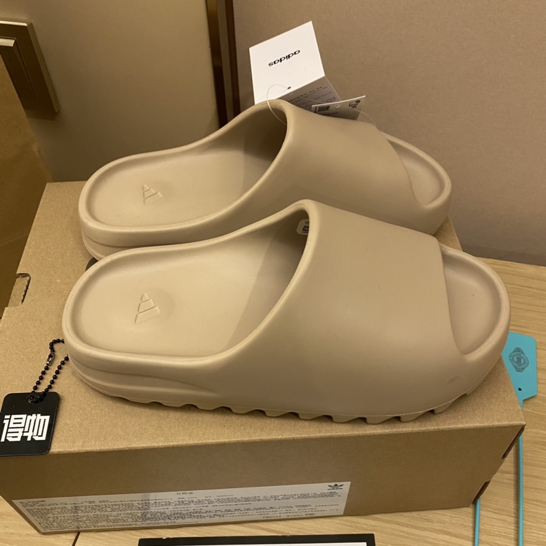Unknown 全毒包装：扫毒卡一张 毒扣一对 手提袋 一个 配送阿迪高帮纯棉袜子一副