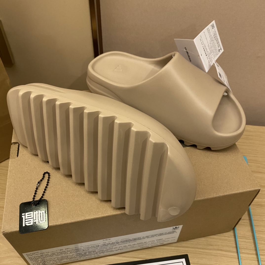 Unknown 全毒包装：扫毒卡一张 毒扣一对 手提袋 一个 配送阿迪高帮纯棉袜子一副