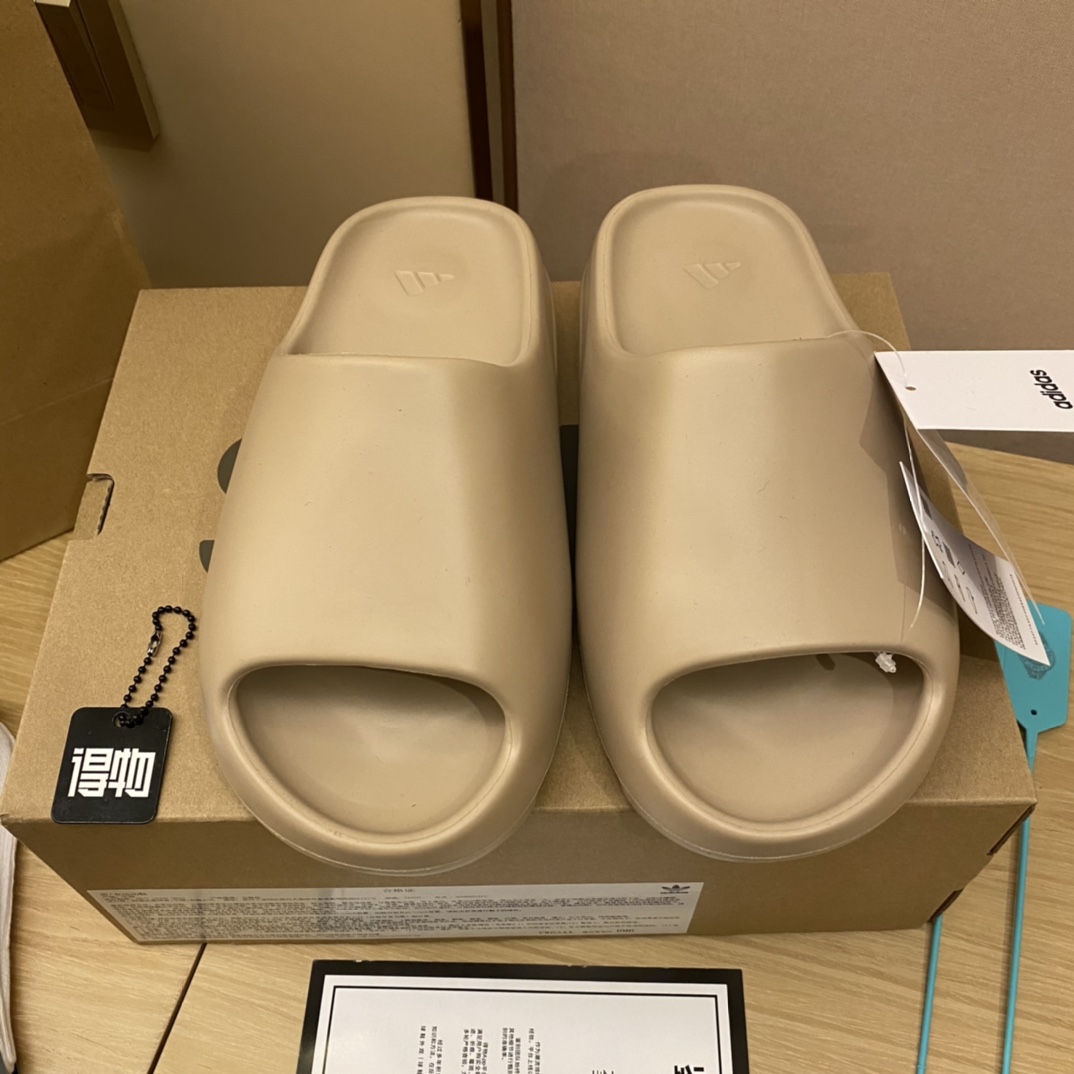 Unknown 全毒包装：扫毒卡一张 毒扣一对 手提袋 一个 配送阿迪高帮纯棉袜子一副