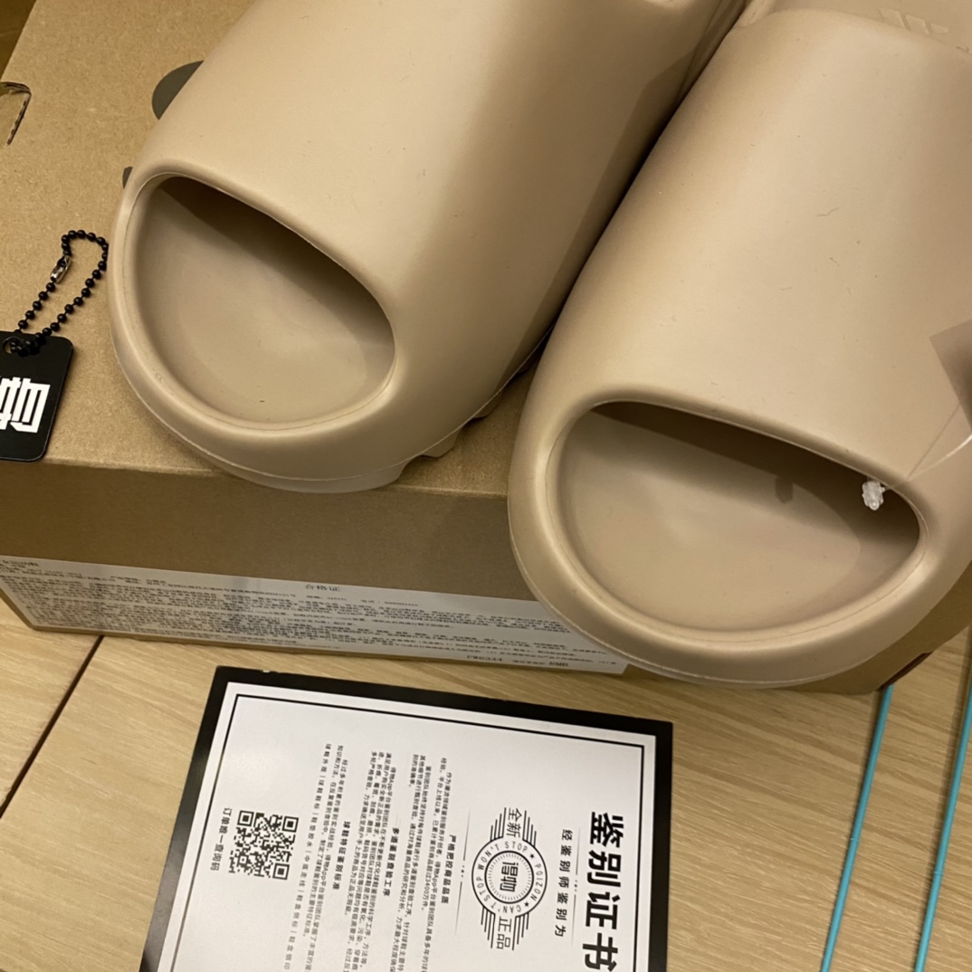 Unknown 全毒包装：扫毒卡一张 毒扣一对 手提袋 一个 配送阿迪高帮纯棉袜子一副