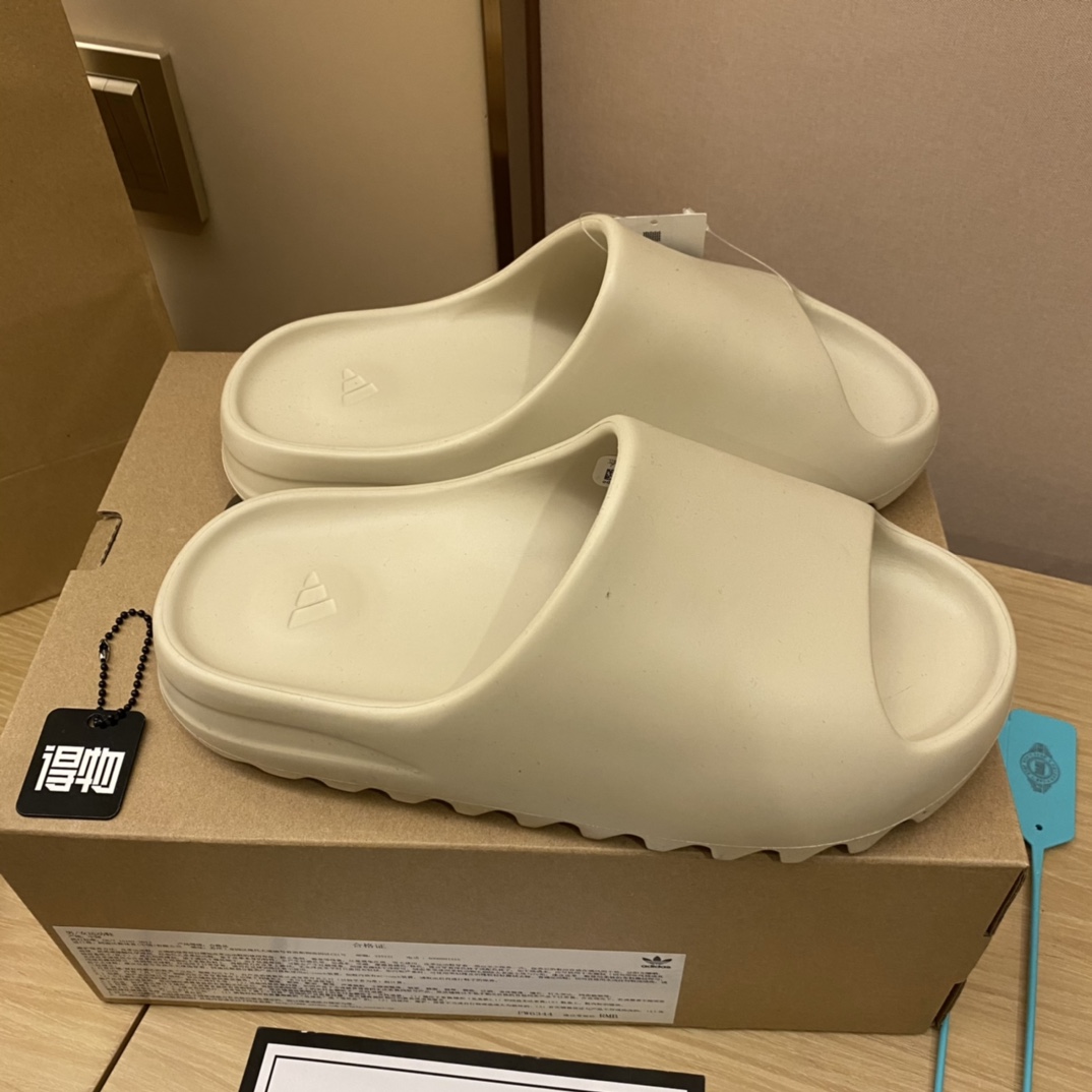 Unknown 全毒包装：扫毒卡一张 毒扣一对 手提袋 一个 配送阿迪高帮纯棉袜子一副