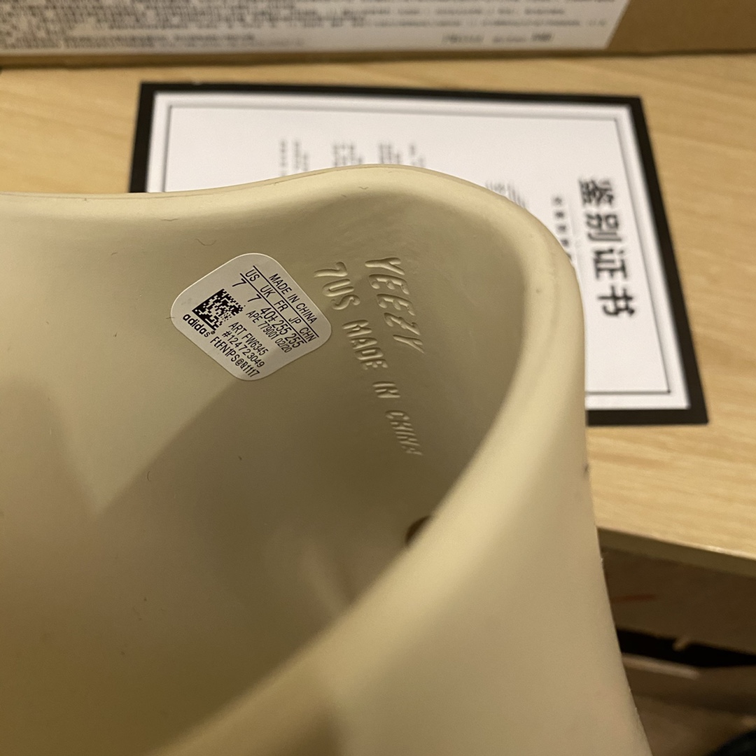 Unknown 全毒包装：扫毒卡一张 毒扣一对 手提袋 一个 配送阿迪高帮纯棉袜子一副