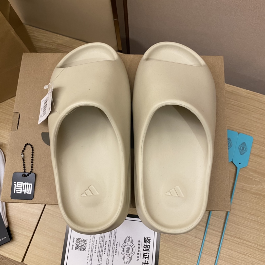 Unknown 全毒包装：扫毒卡一张 毒扣一对 手提袋 一个 配送阿迪高帮纯棉袜子一副