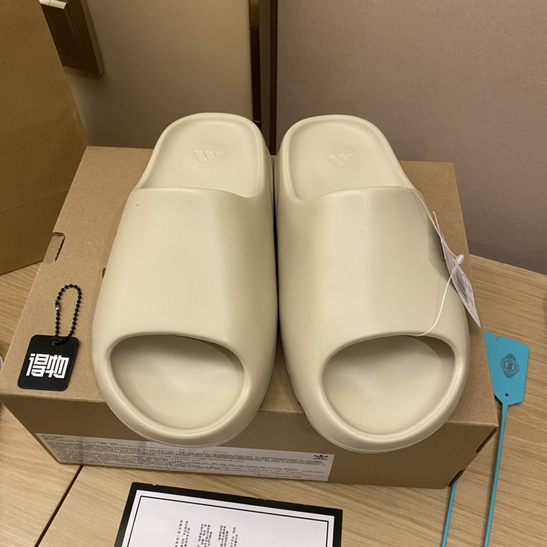 Unknown 全毒包装：扫毒卡一张 毒扣一对 手提袋 一个 配送阿迪高帮纯棉袜子一副