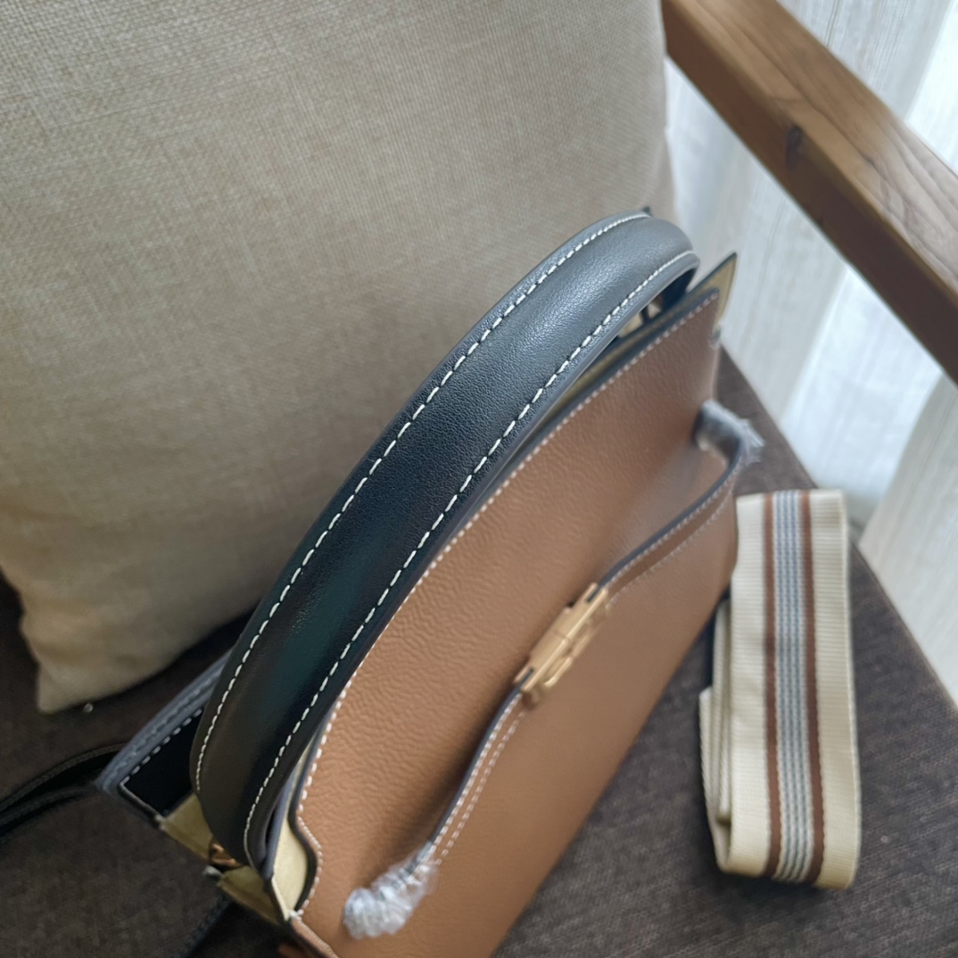 Tory Burch ～ BURCH 汤丽柏琦 Lee Radziwill 多层手袋 柔和解构的造型结合多层材质