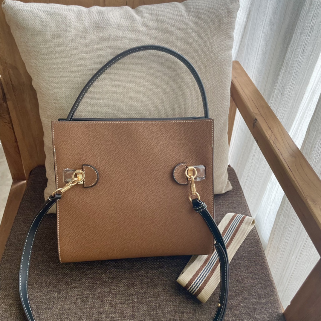Tory Burch ～ BURCH 汤丽柏琦 Lee Radziwill 多层手袋 柔和解构的造型结合多层材质