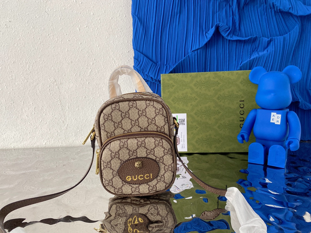 J0  Gucci 古奇   Neo vintage虎头手机包 GG单肩斜挎包 采用精湛镶嵌细工，经典百搭 实物拍摄 原厂原版面料 658556 配送小票防尘袋 礼盒 18 x 12 cm。