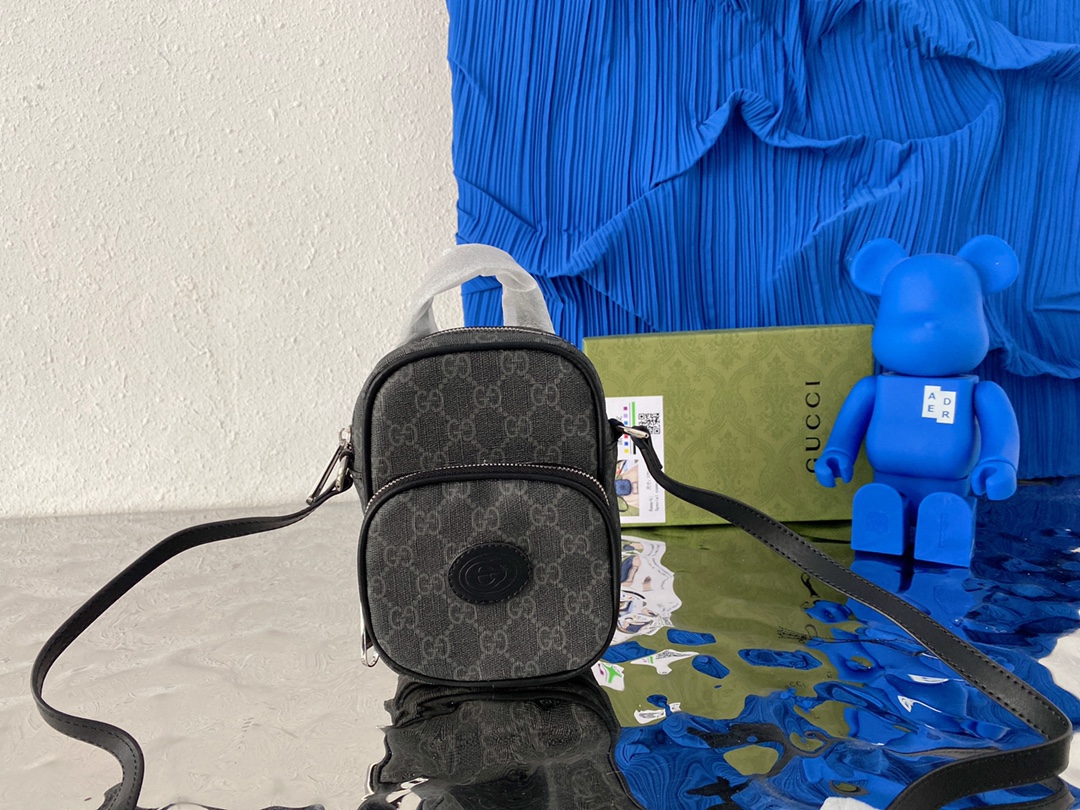 J0  Gucci 古奇   互扣式双G手袋 手机包 GG单肩斜挎包 采用精湛镶嵌细工，经典百搭 实物拍摄 原厂原版面料 672952 配送小票防尘袋 礼盒 18 x 12 cm。