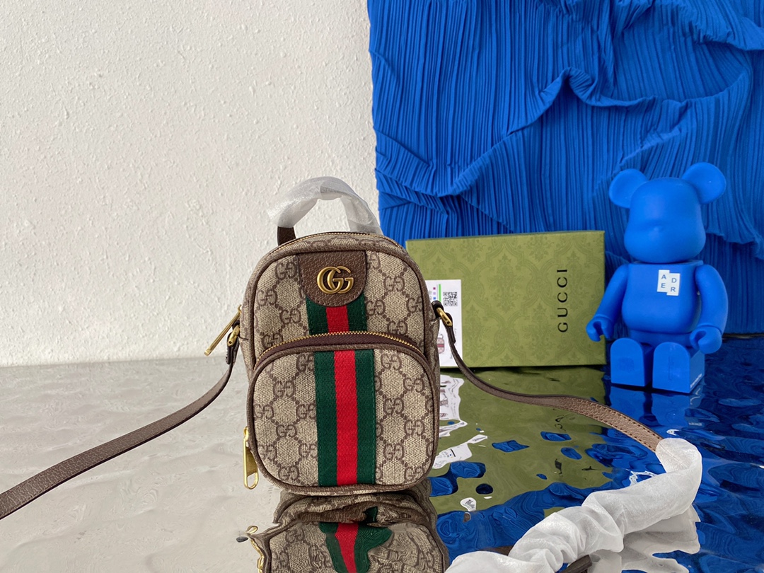 J0  Gucci 古奇   O手机包 GG单肩斜挎包 采用精湛镶嵌细工，经典百搭 实物拍摄 原厂原版面料 671682 配送小票防尘袋 礼盒 18 x 12 cm。
