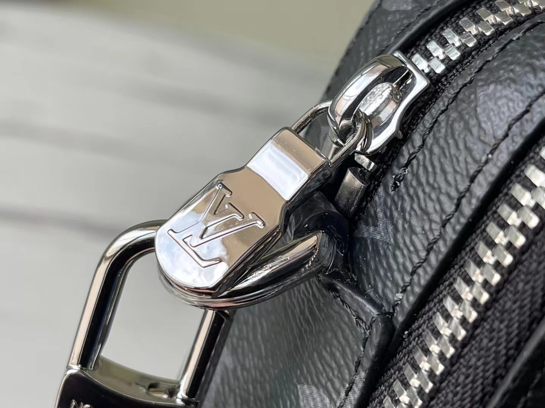 Premium Original Quality: The M80741 Alpha Wearable Wallet combines - Bag 6