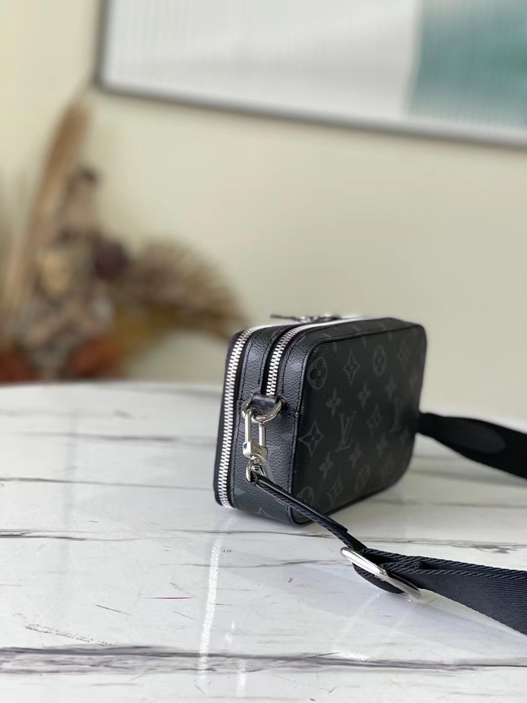 Premium Original Quality: The M80741 Alpha Wearable Wallet combines - Bag 2