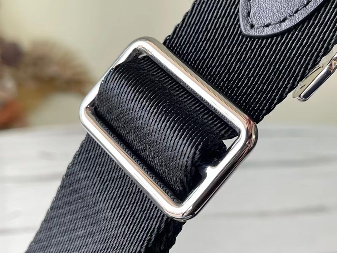 Premium Original Quality: The M80741 Alpha Wearable Wallet combines - Bag 7