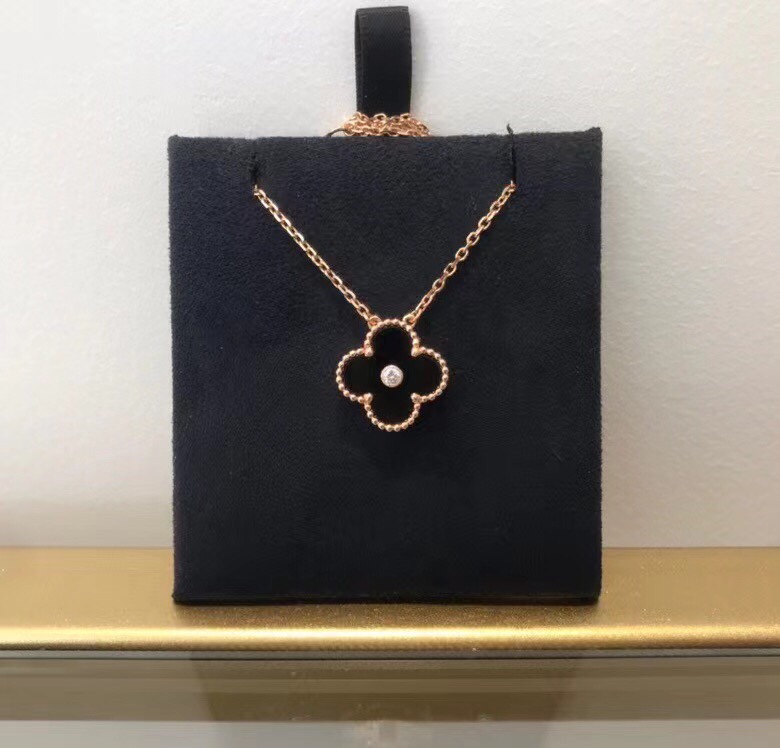 NO:360340,(Medium size) Collection of four-leaf clover necklaces Four-leaf clover necklaces medium size, diamond style classic hit style constantly upgraded, top quality, diameter about 1.5cm, Vac necklace, necklace19860909（中号）四叶草项链集合图 四叶草项链中号,带钻款 经典爆款 一直不断升级,品质顶尖 直径约1.5cm,Vac项链,necklace,Jewelry