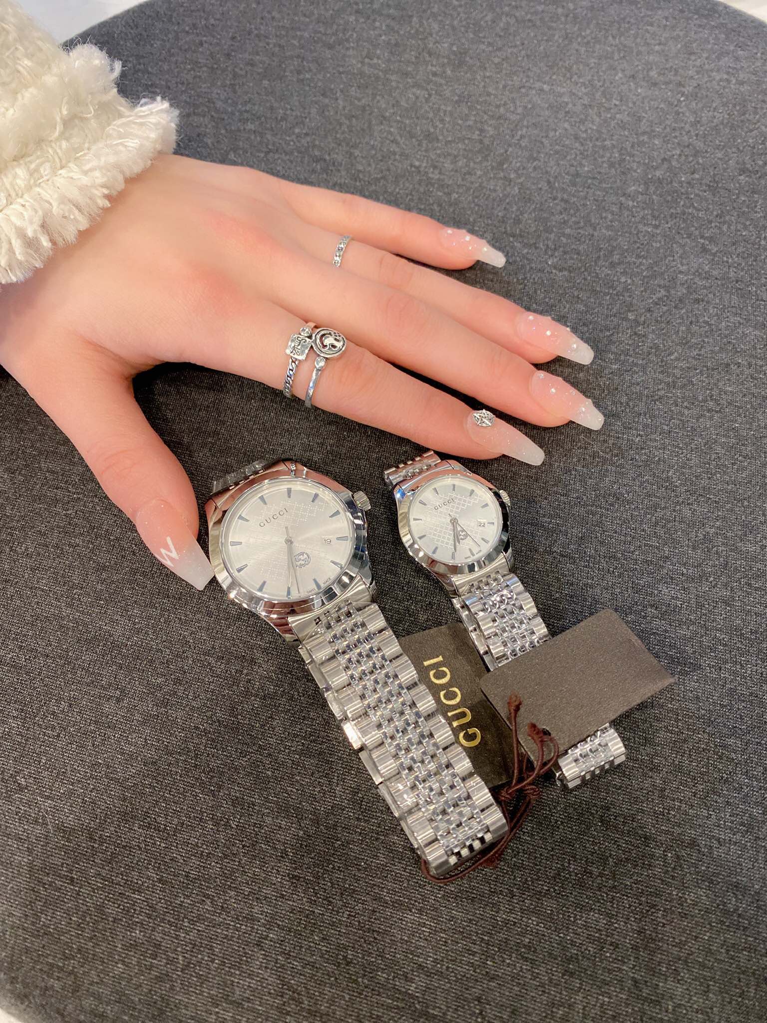 “Gucci Augustine Watch: Classic Nine-Colored Belt, Three-Colored Face, 28mm Female & 42mm Male Sizes”