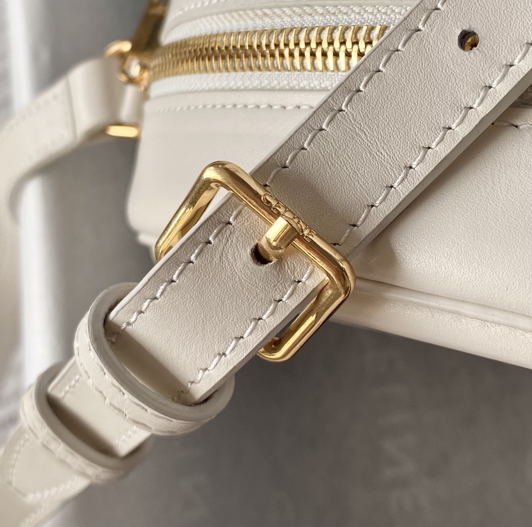 CELINE 光滑牛皮革斜挎椭圆形猪鼻子包 198603白色