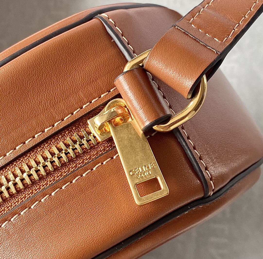 CELINE 光滑牛皮革斜挎椭圆形猪鼻子包 198603焦糖色
