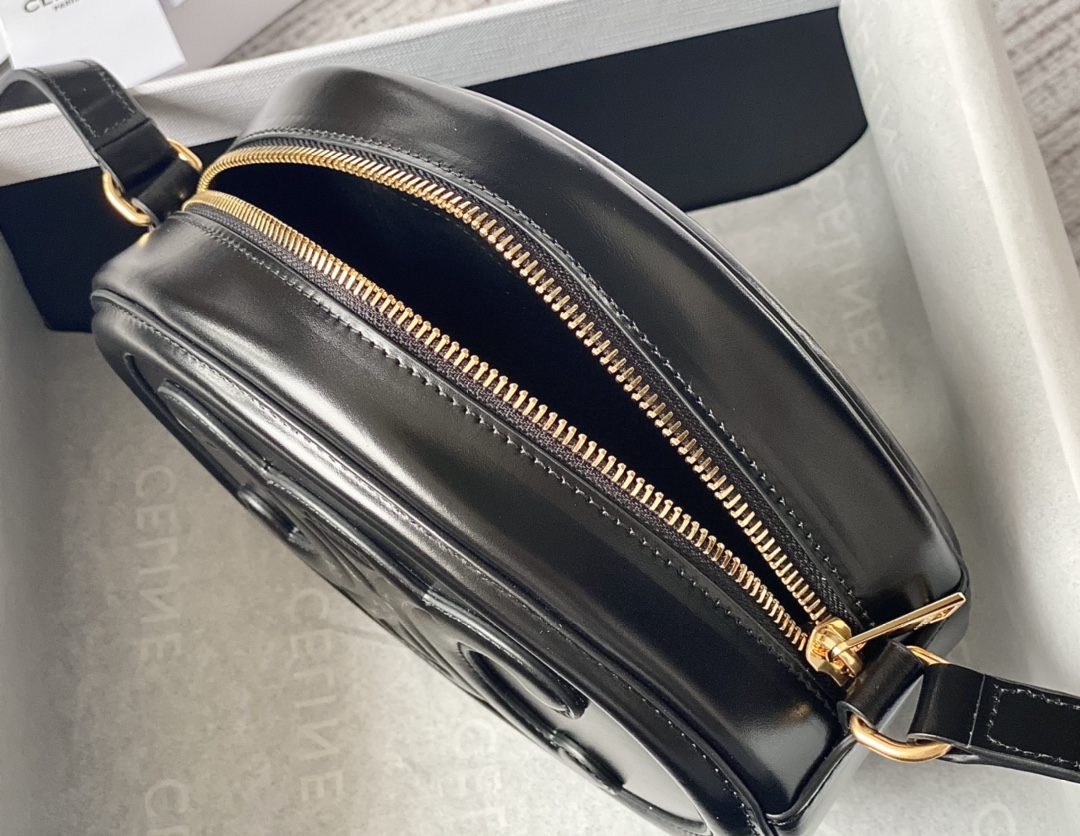 CELINE 光滑牛皮革斜挎椭圆形猪鼻子包 198603黑色