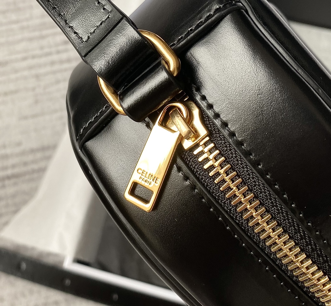 CELINE 光滑牛皮革斜挎椭圆形猪鼻子包 198603黑色