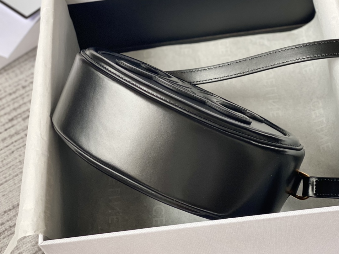 CELINE 光滑牛皮革斜挎椭圆形猪鼻子包 198603黑色