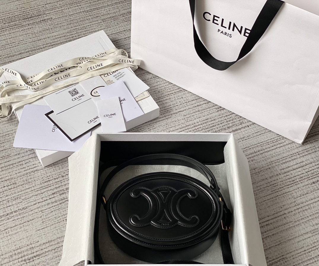 CELINE 光滑牛皮革斜挎椭圆形猪鼻子包 198603黑色