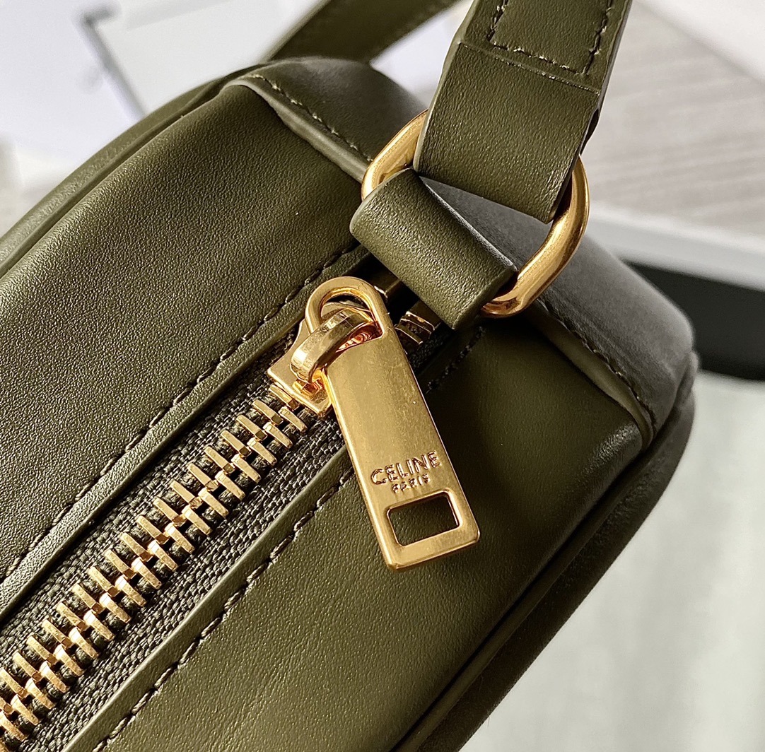 CELINE 光滑牛皮革斜挎椭圆形猪鼻子包 198603橄榄绿
