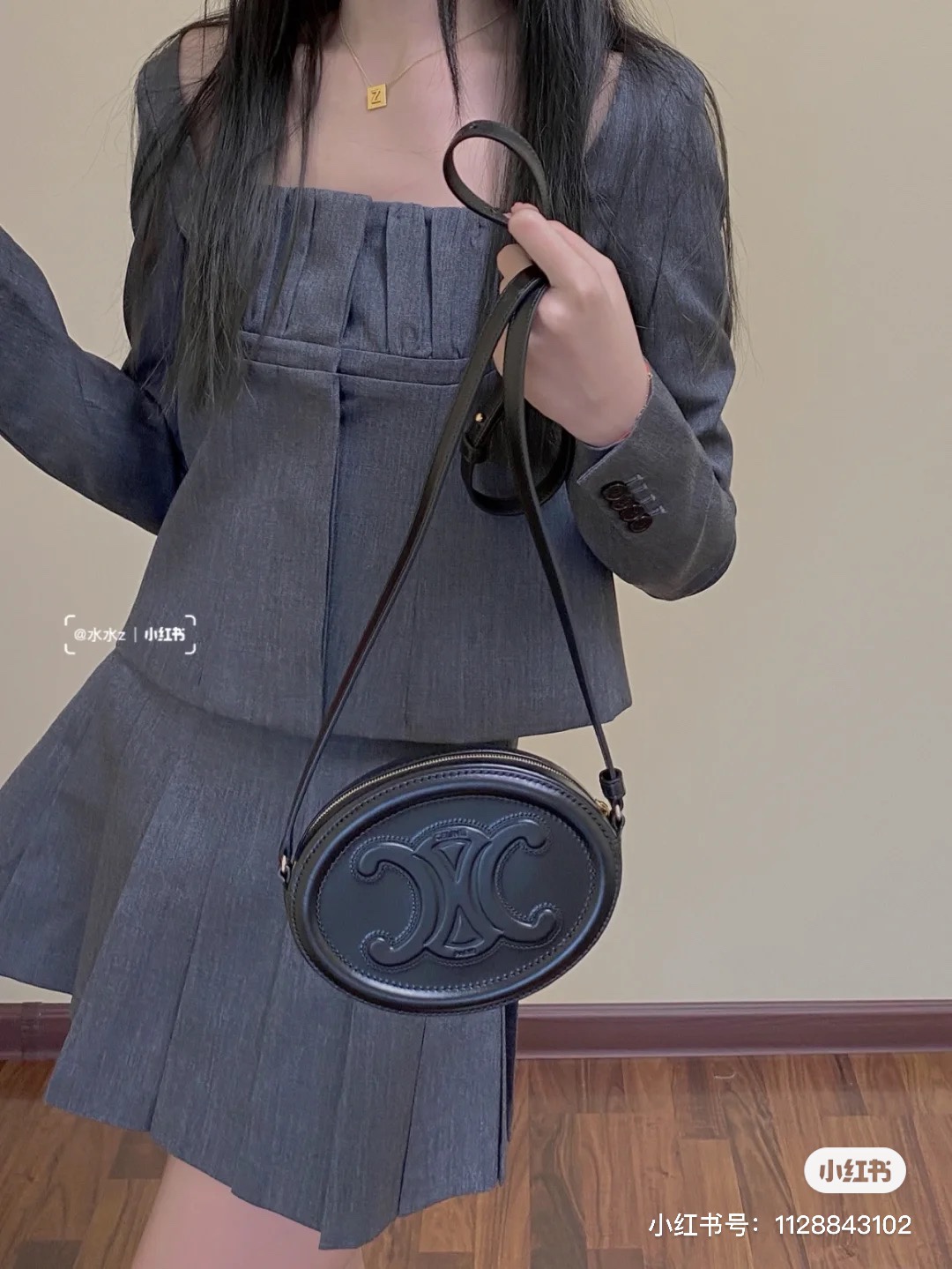 CELINE 光滑牛皮革斜挎椭圆形猪鼻子包 198603黑色