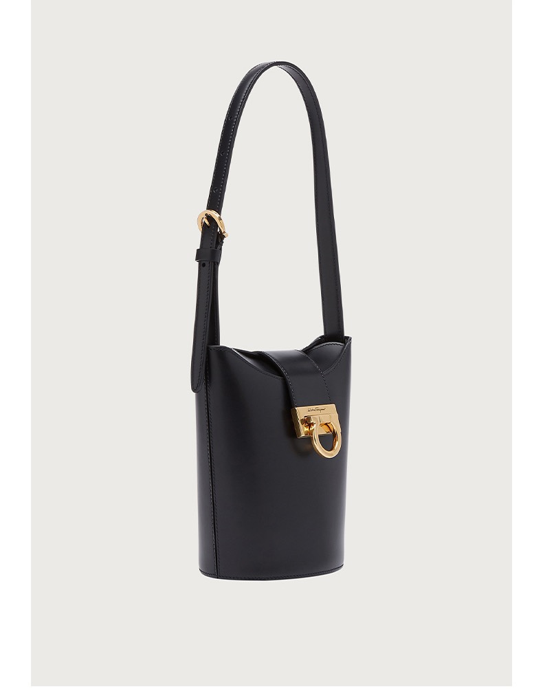 Ferragamo [Black official website picture] Bucket bag