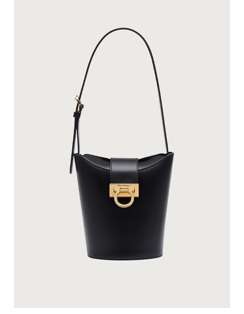 Ferragamo [Black official website picture] Bucket bag