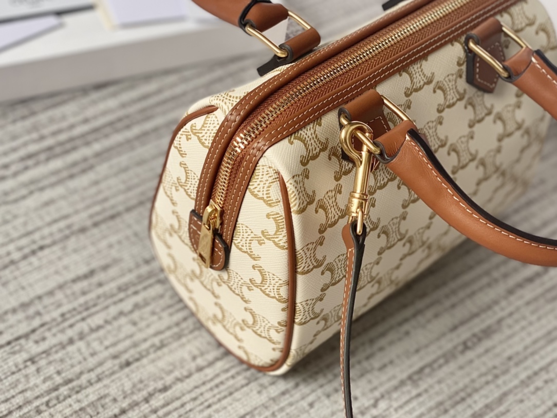 CELINE赛琳TRIOMPHE 老花波士顿枕头包197582