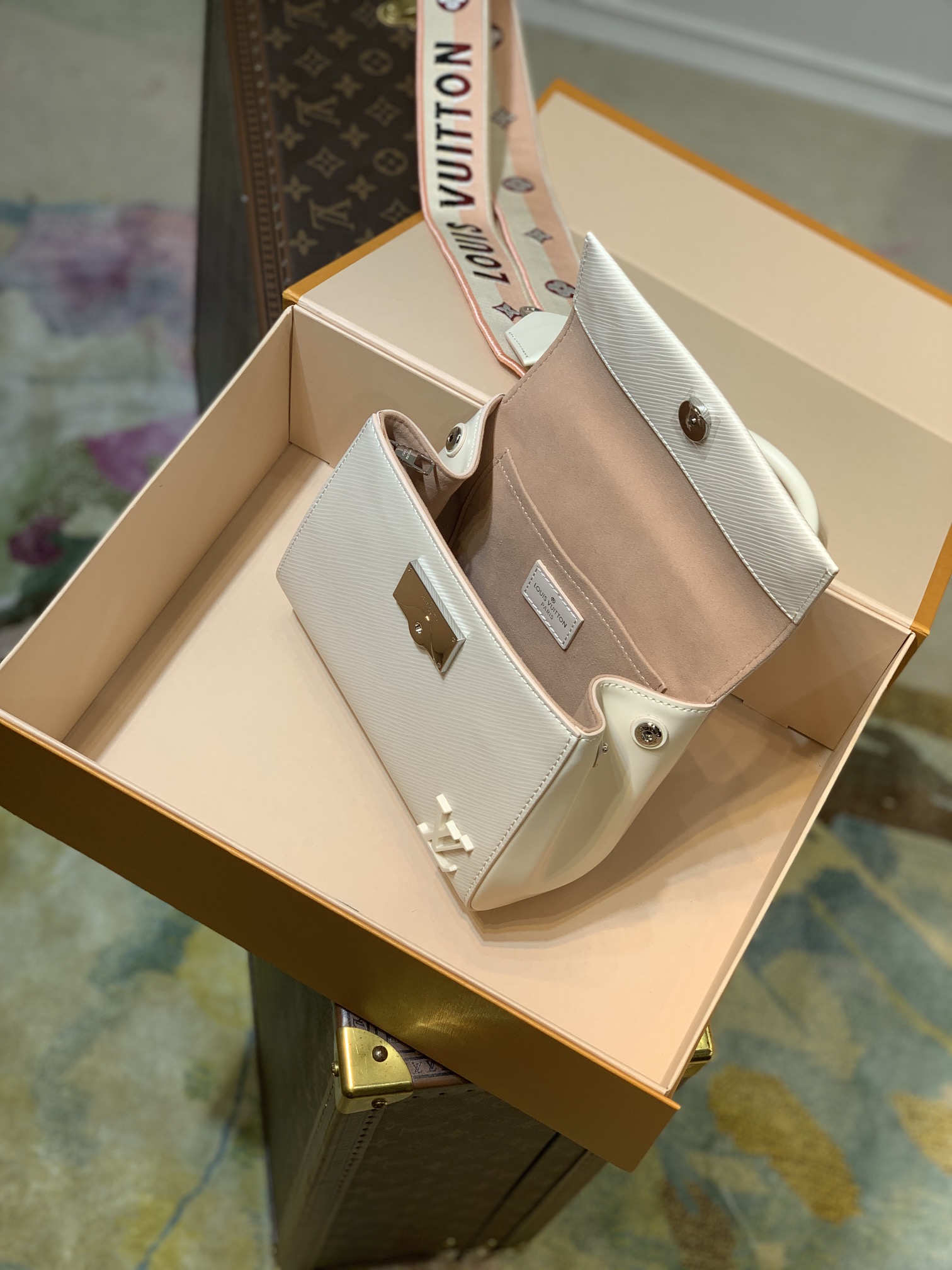 Louis Vuitton LV Cluny Mini Epi 皮革手提包 M58928石英白色