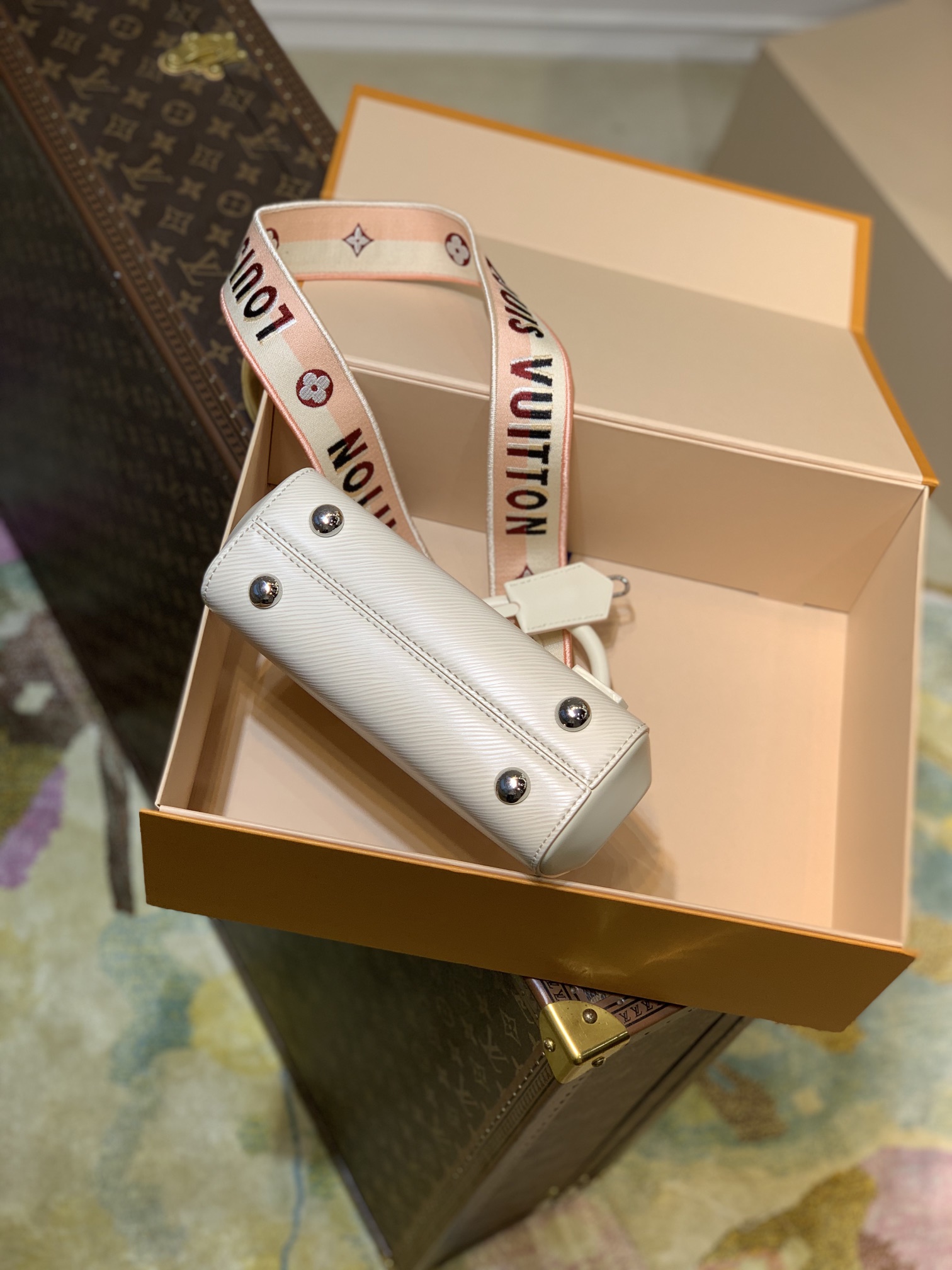 Louis Vuitton LV Cluny Mini Epi 皮革手提包 M58928石英白色