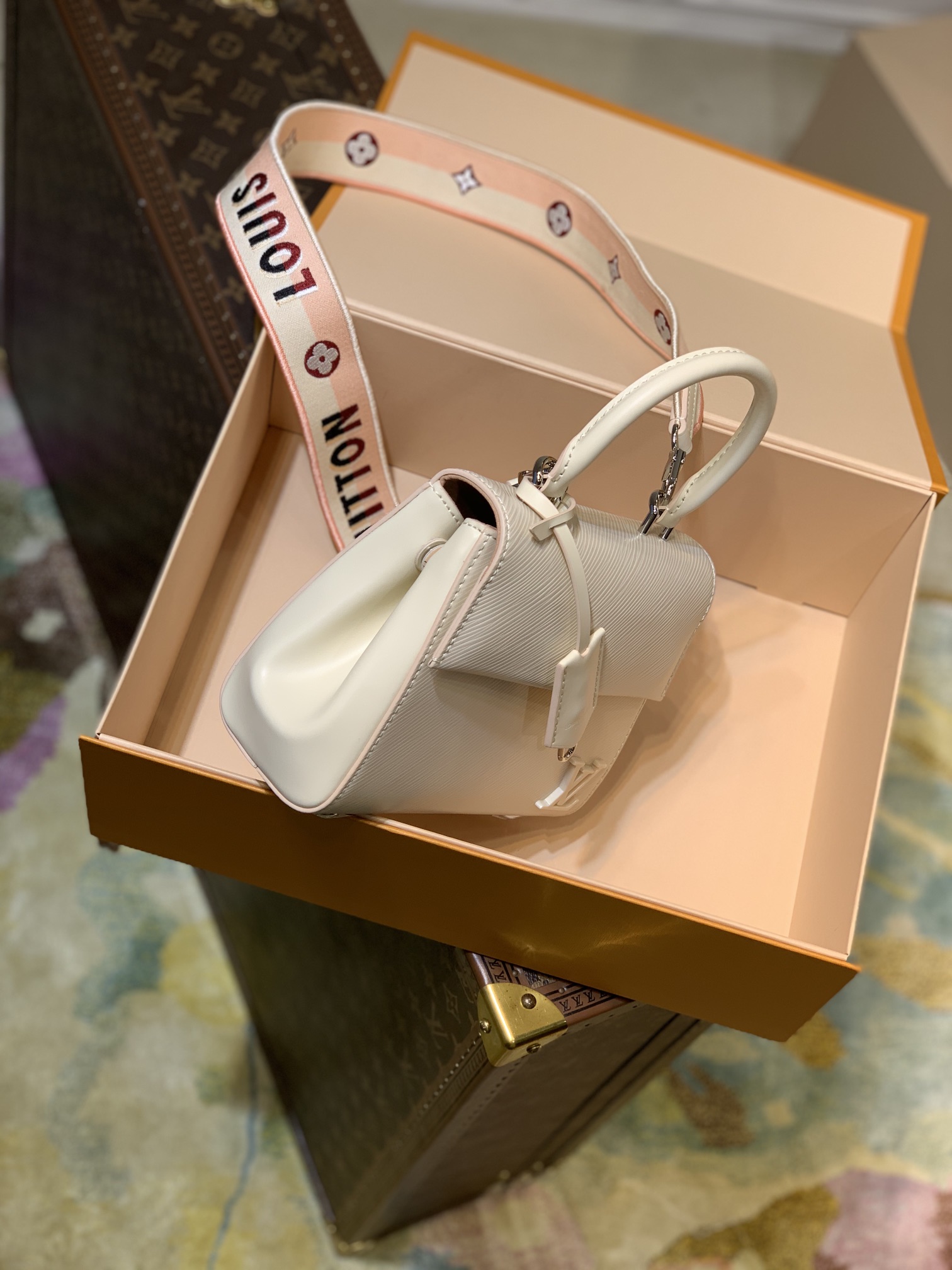 Louis Vuitton LV Cluny Mini Epi 皮革手提包 M58928石英白色