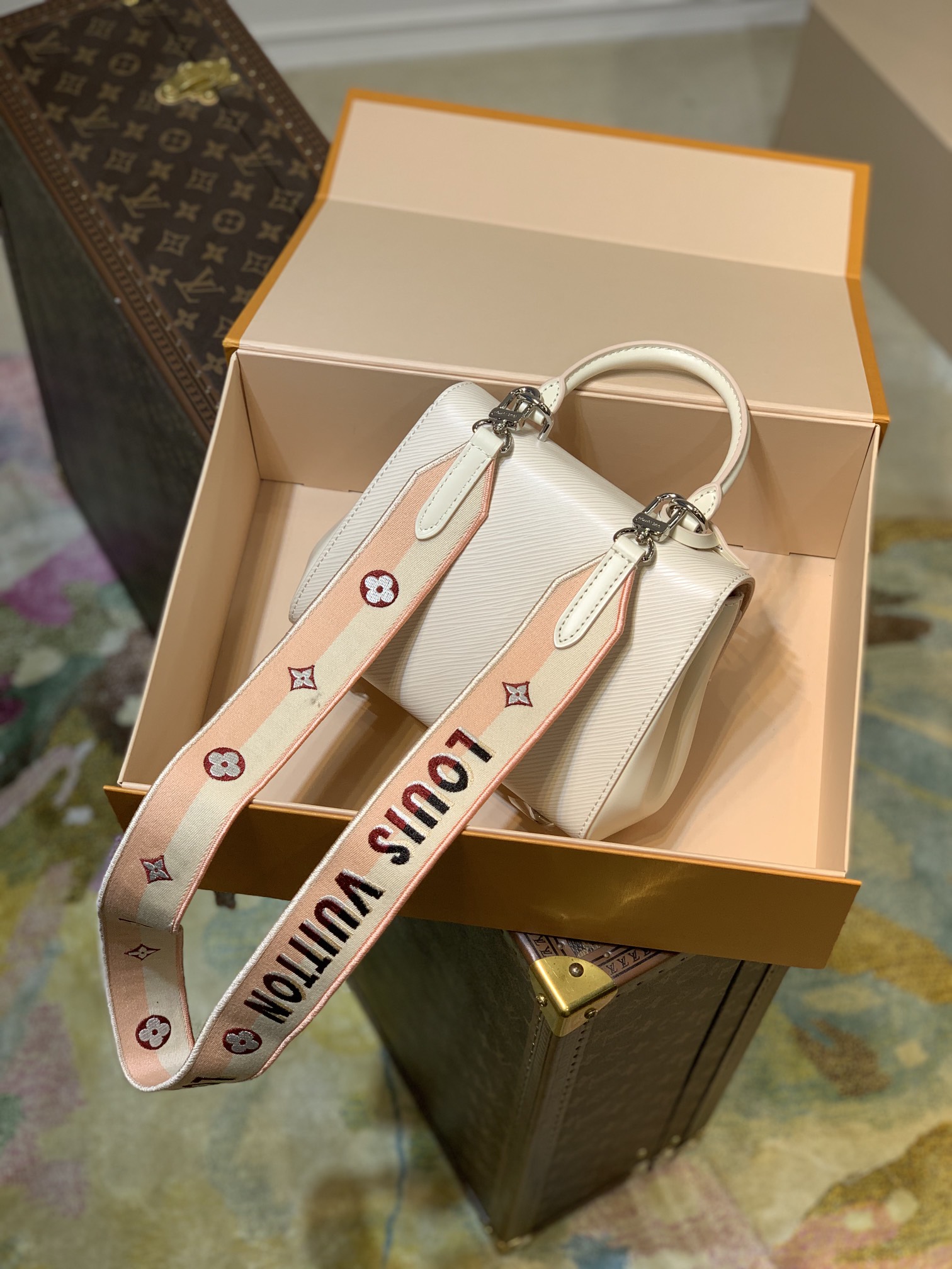 Louis Vuitton LV Cluny Mini Epi 皮革手提包 M58928石英白色