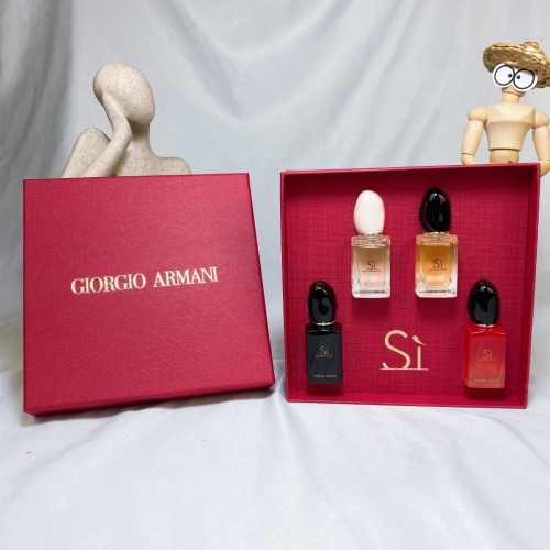 Giorgio Armani Si Miniature Perfume Set - Four Classic Scents, 7ml Each 1 Giorgio Armani Si Miniature Perfume Set - Four Classic Scents, 7ml Each