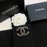 Chanel New
 Jewelry Brooch Yellow Brass